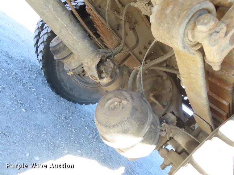 image for item DF1341 2002 International 4300 chipper truck