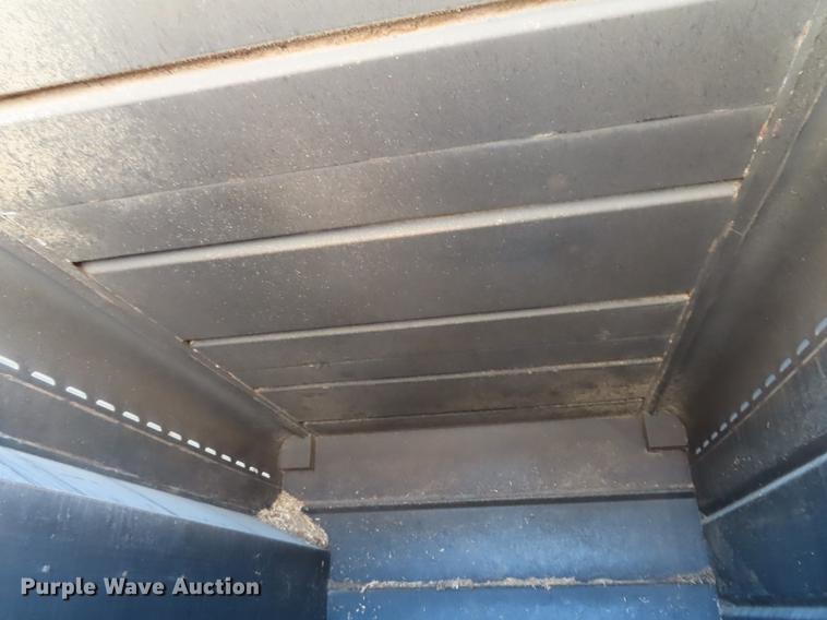 image for item DF1341 2002 International 4300 chipper truck