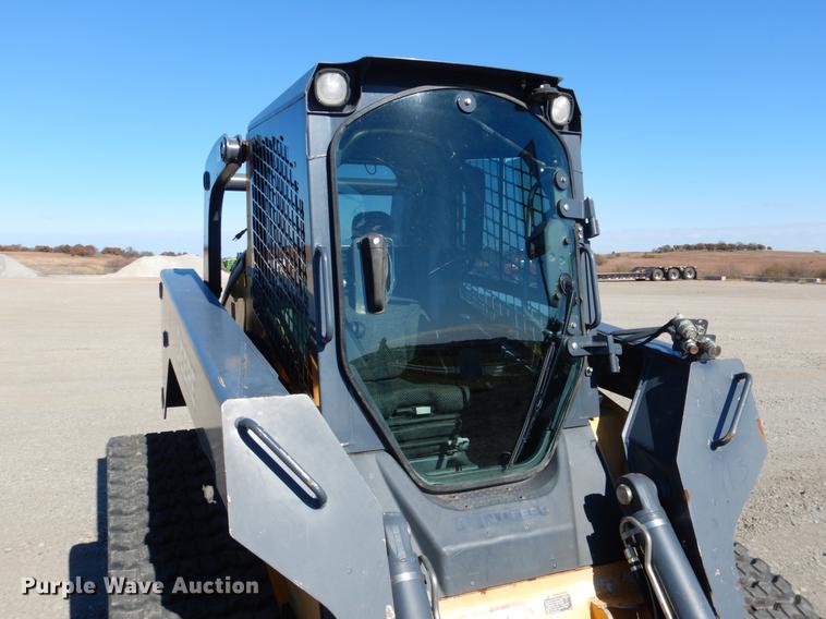 image for item DF2041 2012 John Deere 333D skid steer