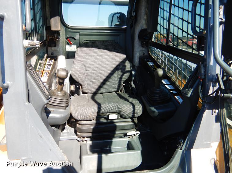 image for item DF2041 2012 John Deere 333D skid steer