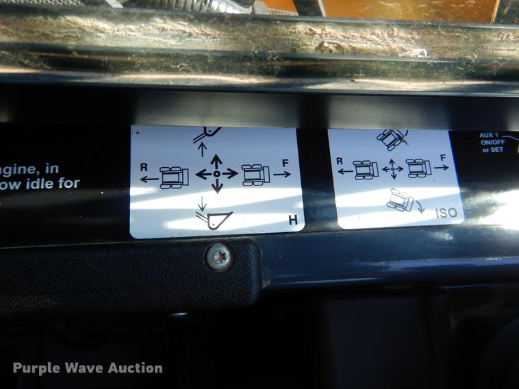 image for item DF2041 2012 John Deere 333D skid steer