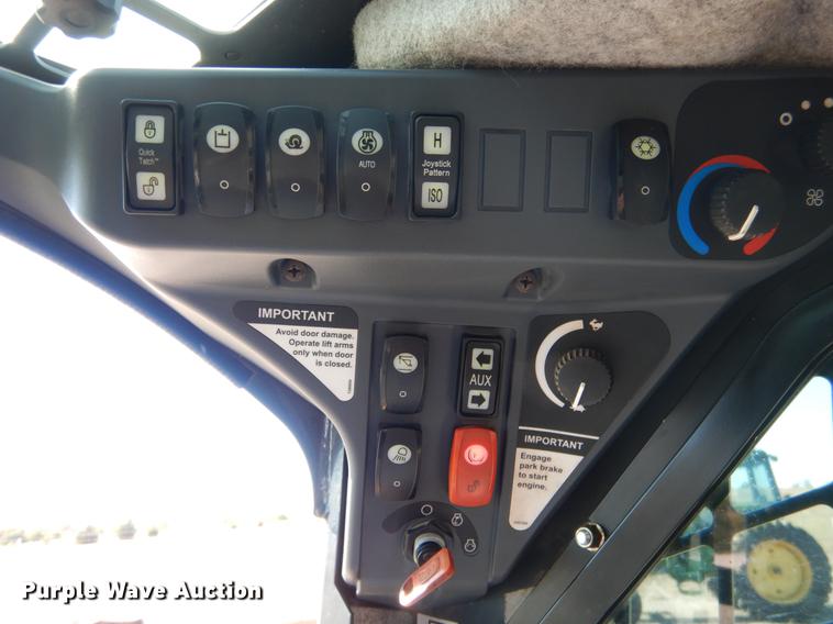 image for item DF2041 2012 John Deere 333D skid steer