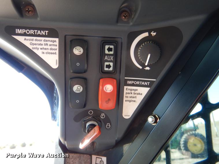 image for item DF2041 2012 John Deere 333D skid steer