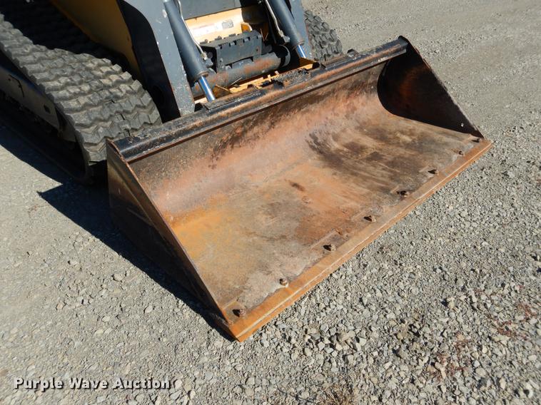 image for item DF2041 2012 John Deere 333D skid steer