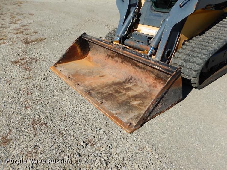 image for item DF2041 2012 John Deere 333D skid steer