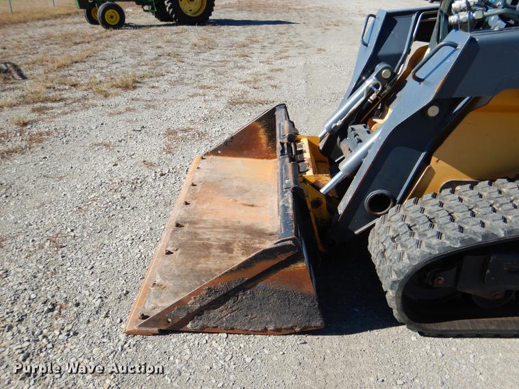image for item DF2041 2012 John Deere 333D skid steer