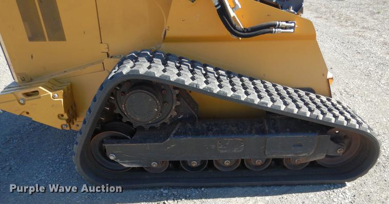 image for item DF2041 2012 John Deere 333D skid steer