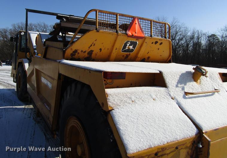 image for item DF3908 1978 John Deere 762 elevating scraper