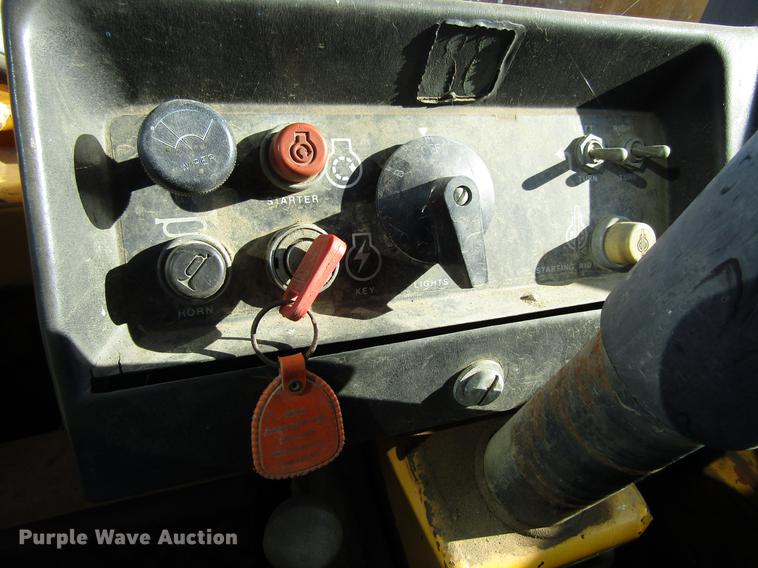 image for item DF3908 1978 John Deere 762 elevating scraper