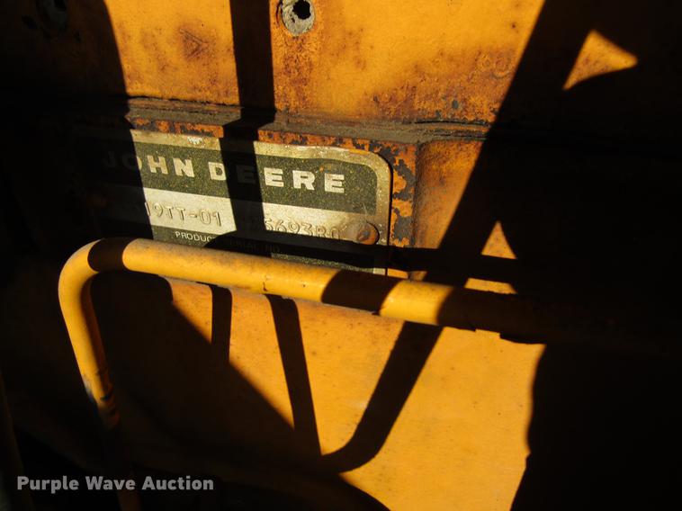 image for item DF3908 1978 John Deere 762 elevating scraper