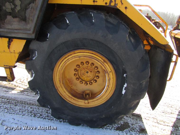 image for item DF3908 1978 John Deere 762 elevating scraper