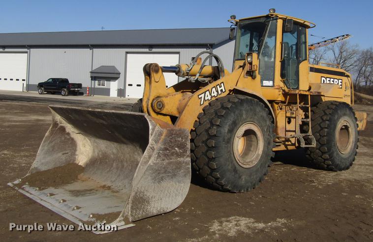 image for item DF3912 1998 John Deere 744H wheel loader