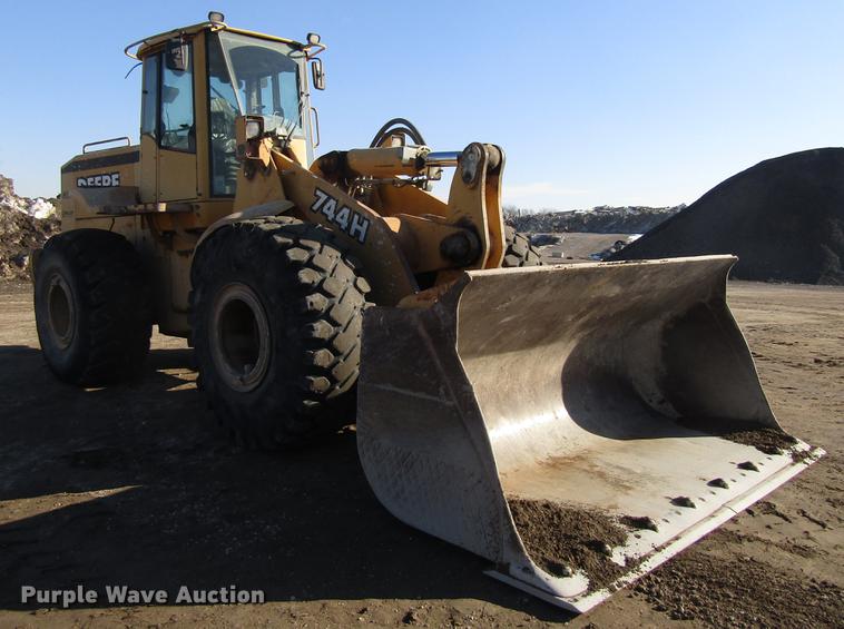 image for item DF3912 1998 John Deere 744H wheel loader