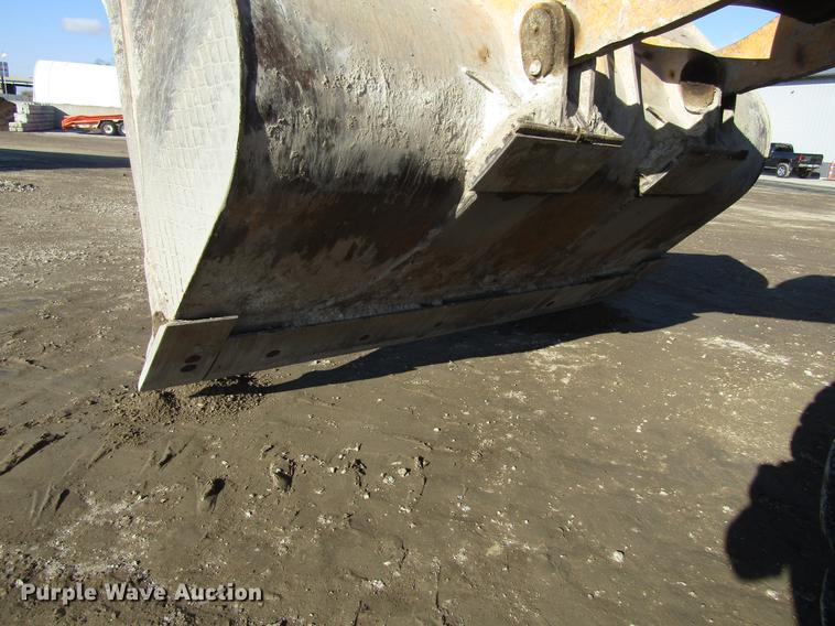 image for item DF3912 1998 John Deere 744H wheel loader