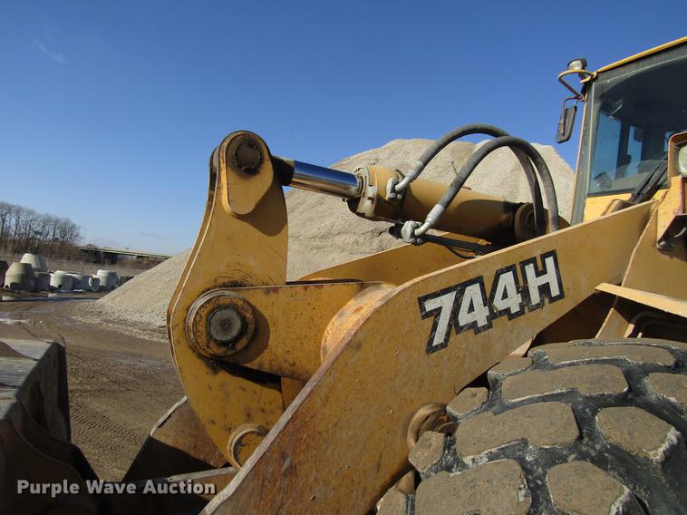 image for item DF3912 1998 John Deere 744H wheel loader