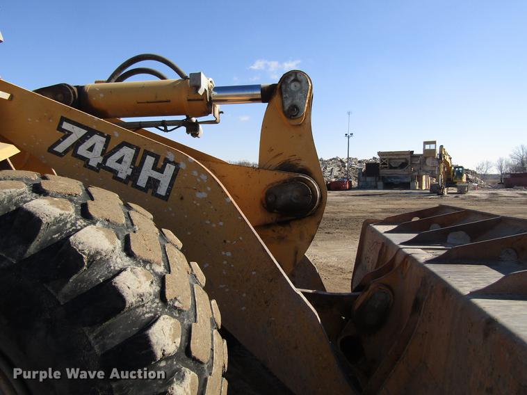 image for item DF3912 1998 John Deere 744H wheel loader