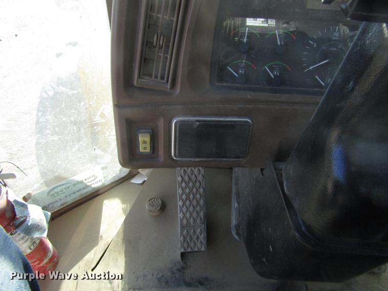 image for item DF3912 1998 John Deere 744H wheel loader