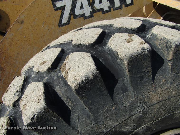 image for item DF3912 1998 John Deere 744H wheel loader