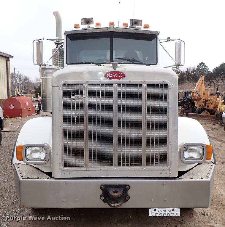image for item DF8669 1997 Peterbilt 357 semi truck