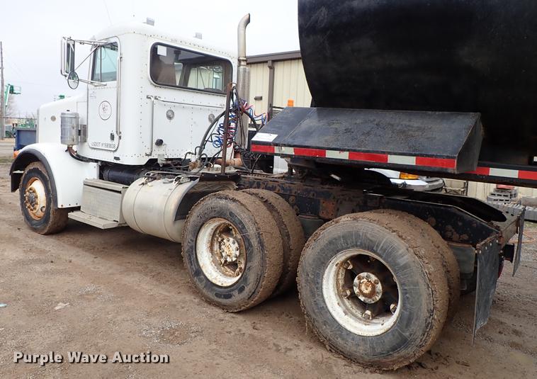 image for item DF8669 1997 Peterbilt 357 semi truck