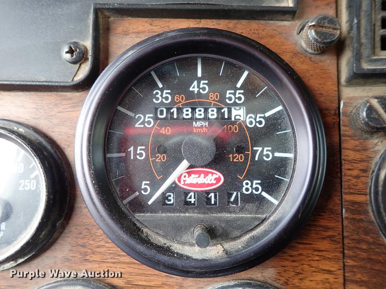 image for item DF8669 1997 Peterbilt 357 semi truck