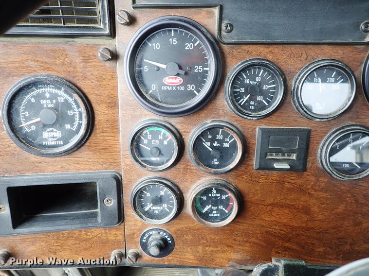 image for item DF8669 1997 Peterbilt 357 semi truck