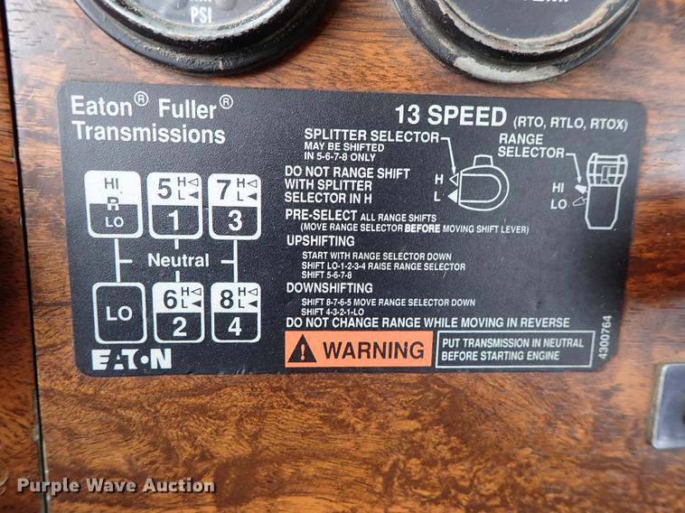 image for item DF8669 1997 Peterbilt 357 semi truck