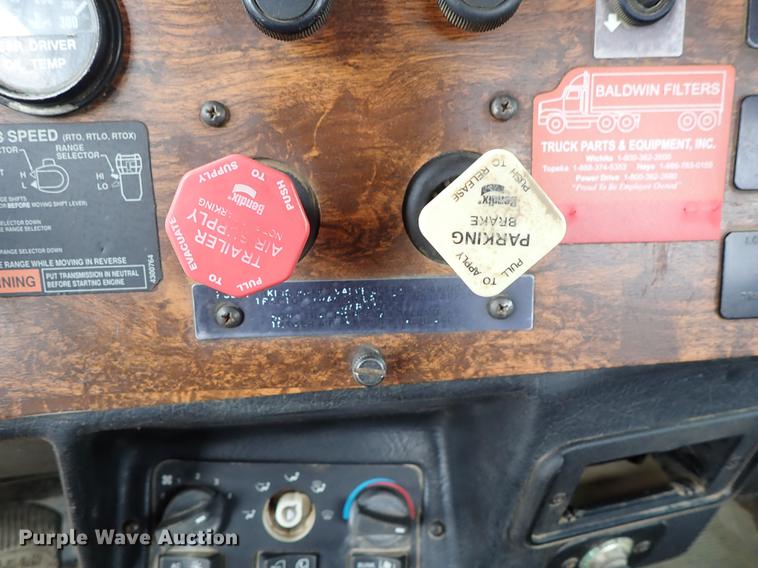 image for item DF8669 1997 Peterbilt 357 semi truck