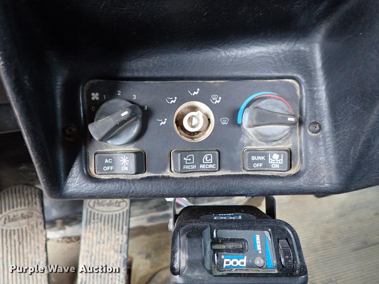 image for item DF8669 1997 Peterbilt 357 semi truck