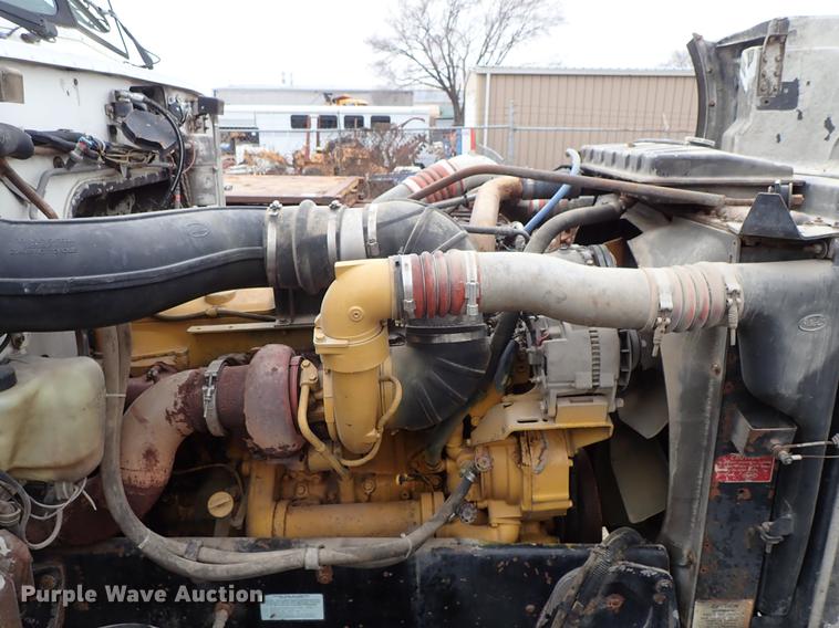 image for item DF8669 1997 Peterbilt 357 semi truck