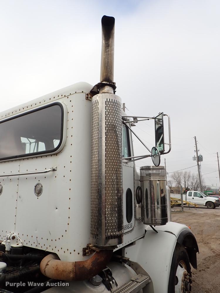 image for item DF8669 1997 Peterbilt 357 semi truck