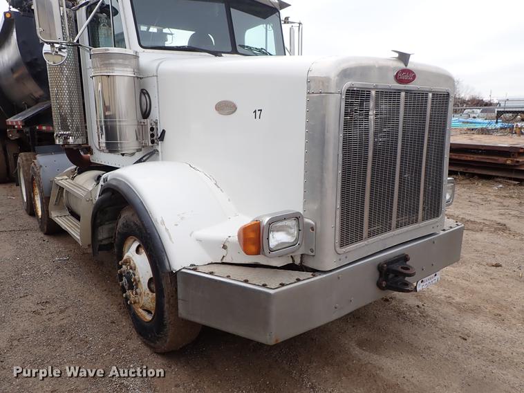 image for item DF8669 1997 Peterbilt 357 semi truck