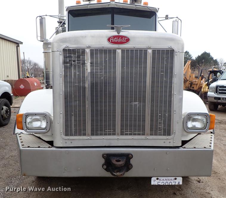 image for item DF8669 1997 Peterbilt 357 semi truck