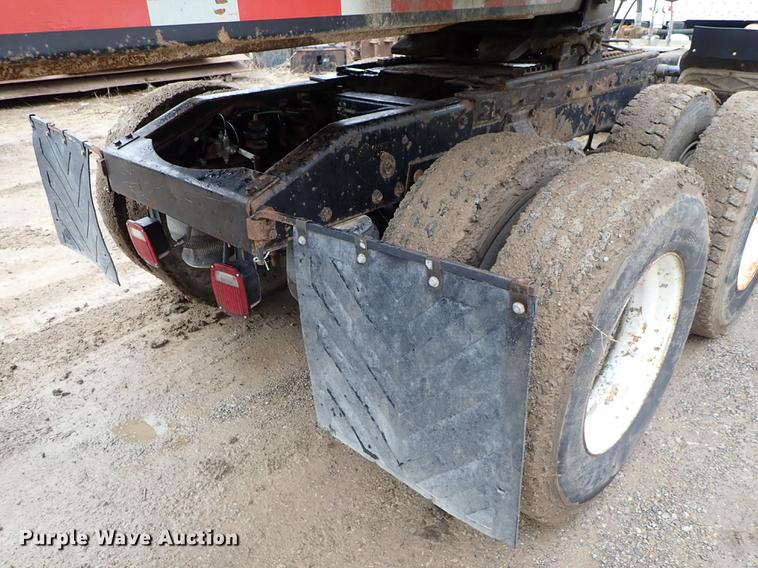 image for item DF8669 1997 Peterbilt 357 semi truck