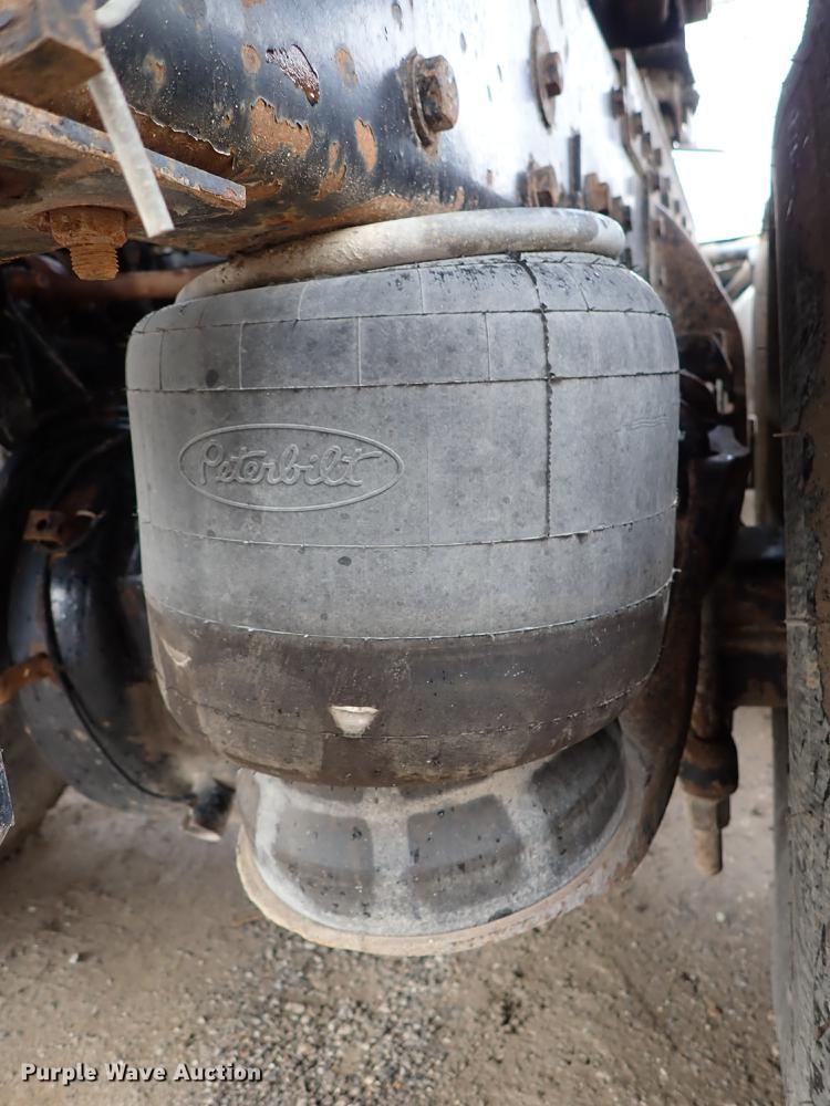 image for item DF8669 1997 Peterbilt 357 semi truck