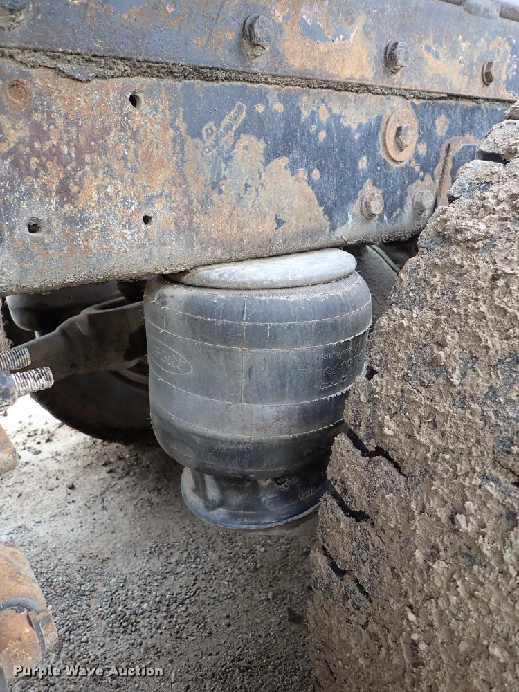 image for item DF8669 1997 Peterbilt 357 semi truck