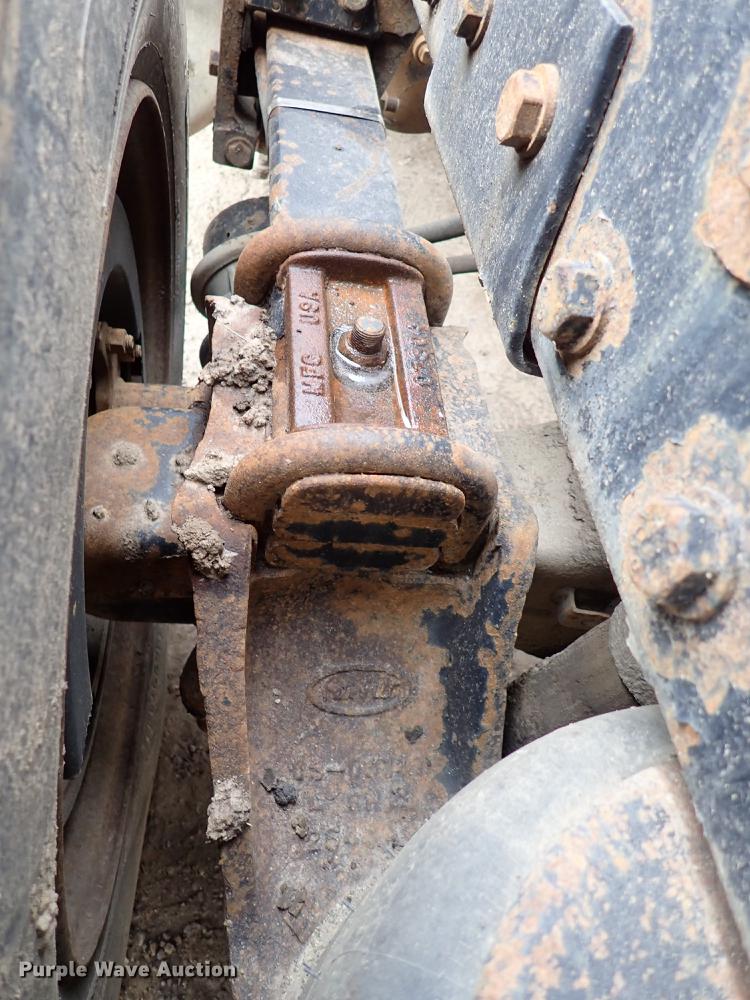 image for item DF8669 1997 Peterbilt 357 semi truck