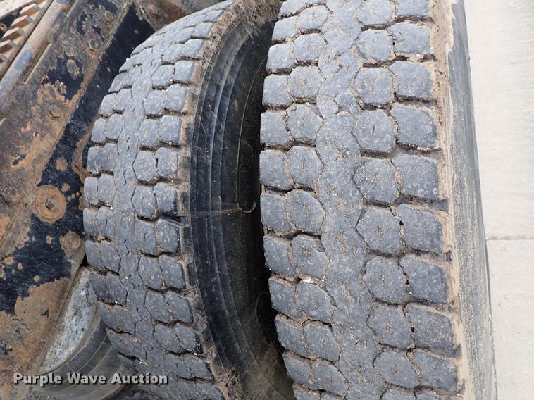 image for item DF8669 1997 Peterbilt 357 semi truck