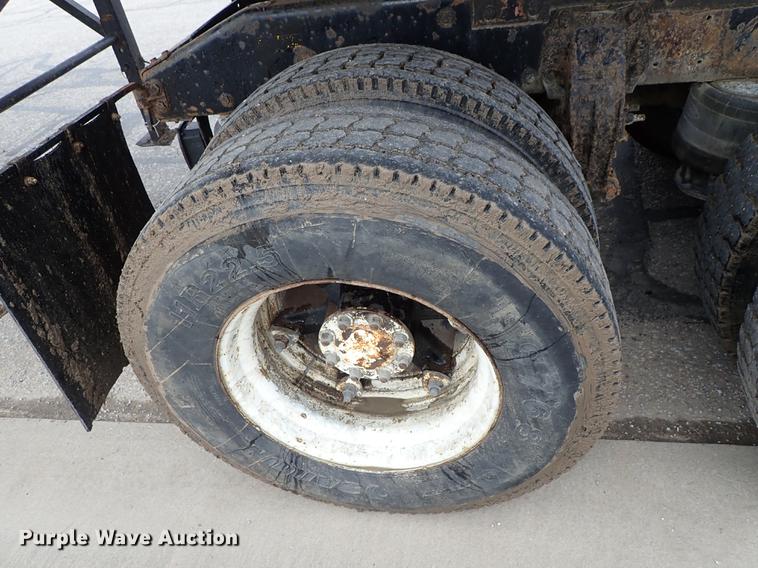 image for item DF8669 1997 Peterbilt 357 semi truck