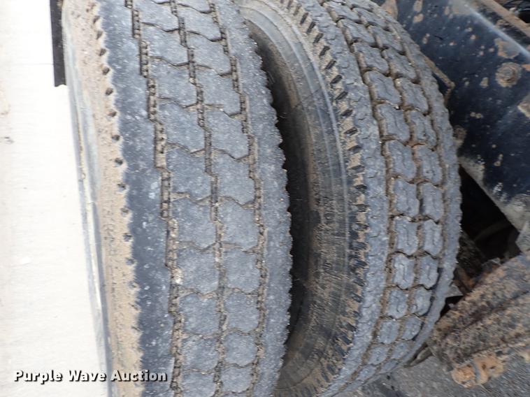 image for item DF8669 1997 Peterbilt 357 semi truck