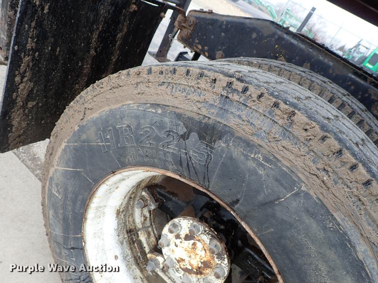 image for item DF8669 1997 Peterbilt 357 semi truck