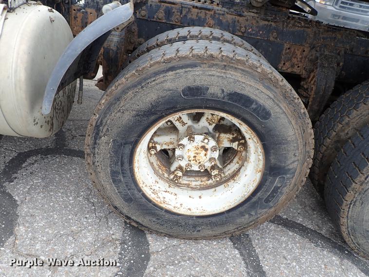 image for item DF8669 1997 Peterbilt 357 semi truck