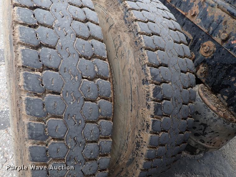 image for item DF8669 1997 Peterbilt 357 semi truck