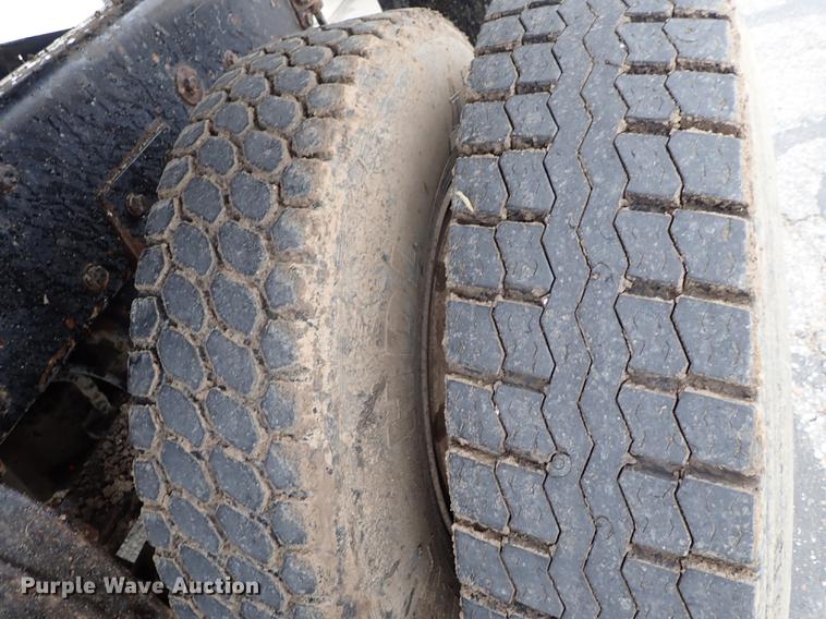 image for item DF8669 1997 Peterbilt 357 semi truck