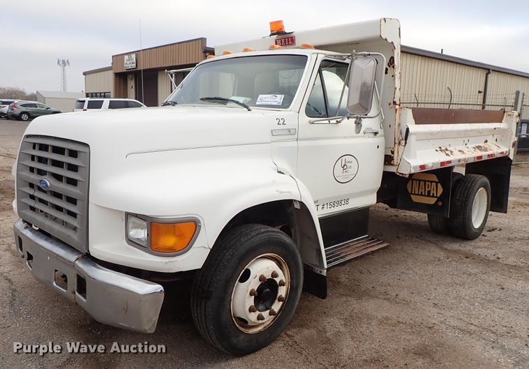 image for item DF8674 1995 Ford F700 dump truck