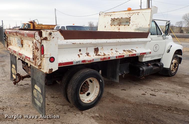 image for item DF8674 1995 Ford F700 dump truck