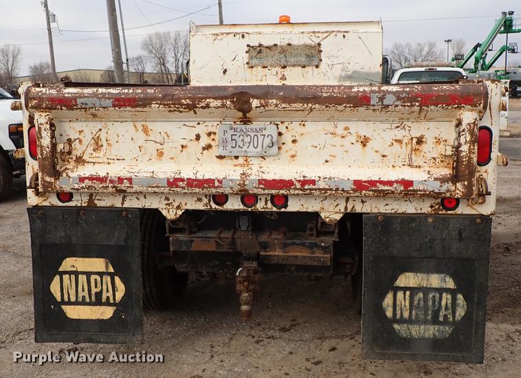 image for item DF8674 1995 Ford F700 dump truck