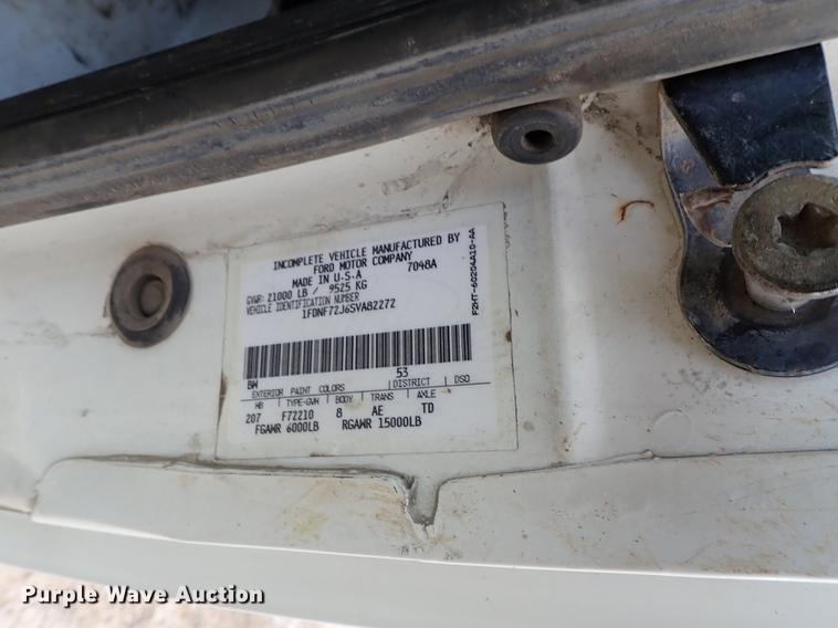 image for item DF8674 1995 Ford F700 dump truck