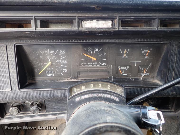 image for item DF8674 1995 Ford F700 dump truck