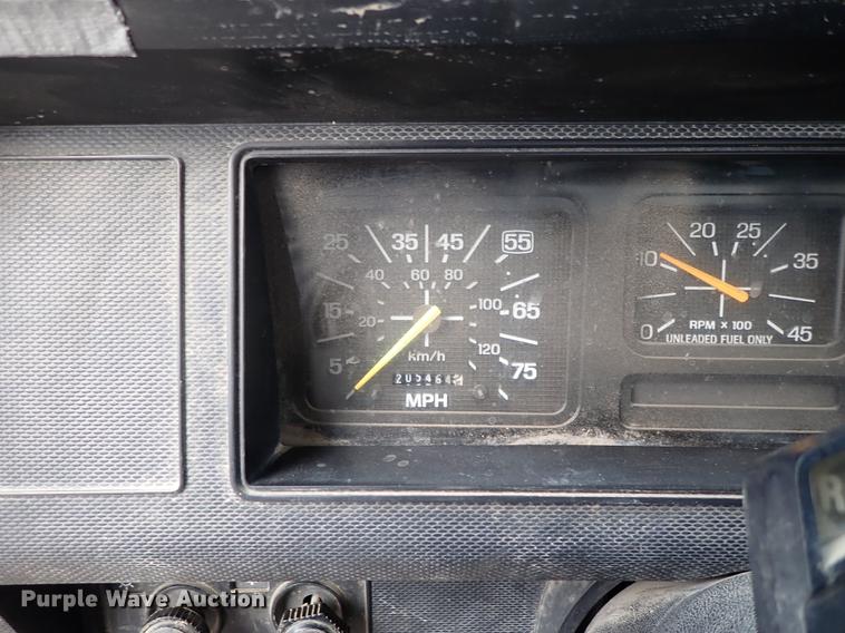 image for item DF8674 1995 Ford F700 dump truck